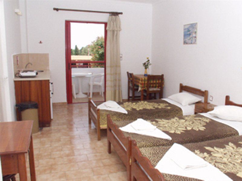 פסאלידי Sandys Studios Apartments And Log Villas מראה חיצוני תמונה