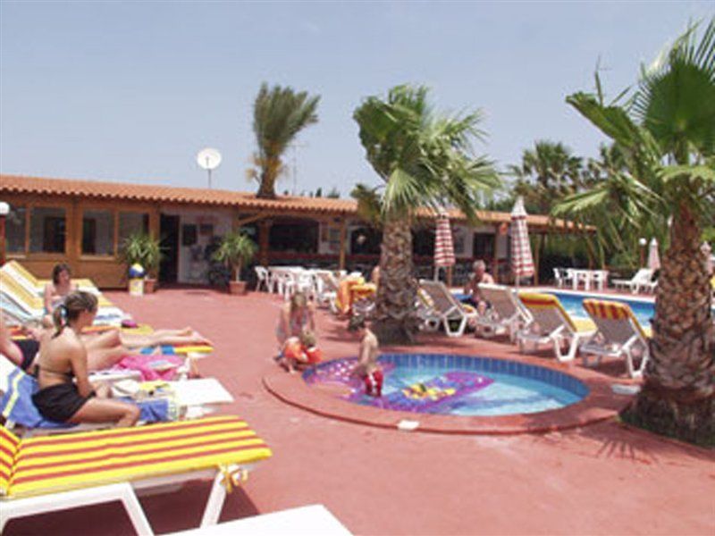 פסאלידי Sandys Studios Apartments And Log Villas מראה חיצוני תמונה