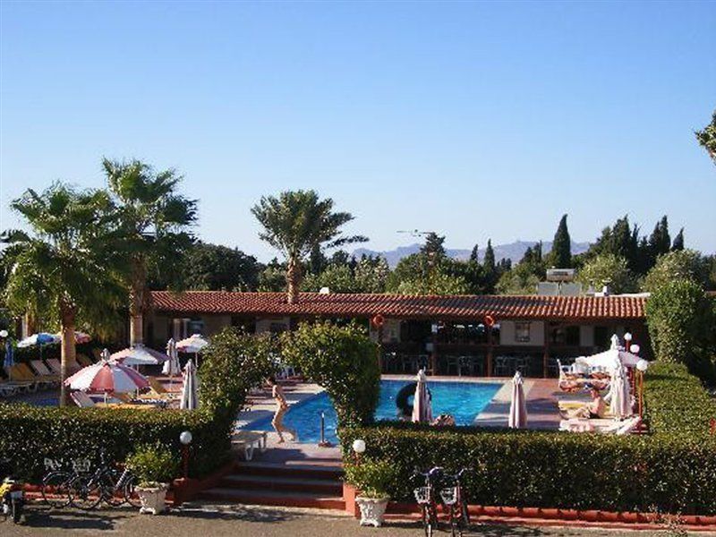 פסאלידי Sandys Studios Apartments And Log Villas מראה חיצוני תמונה