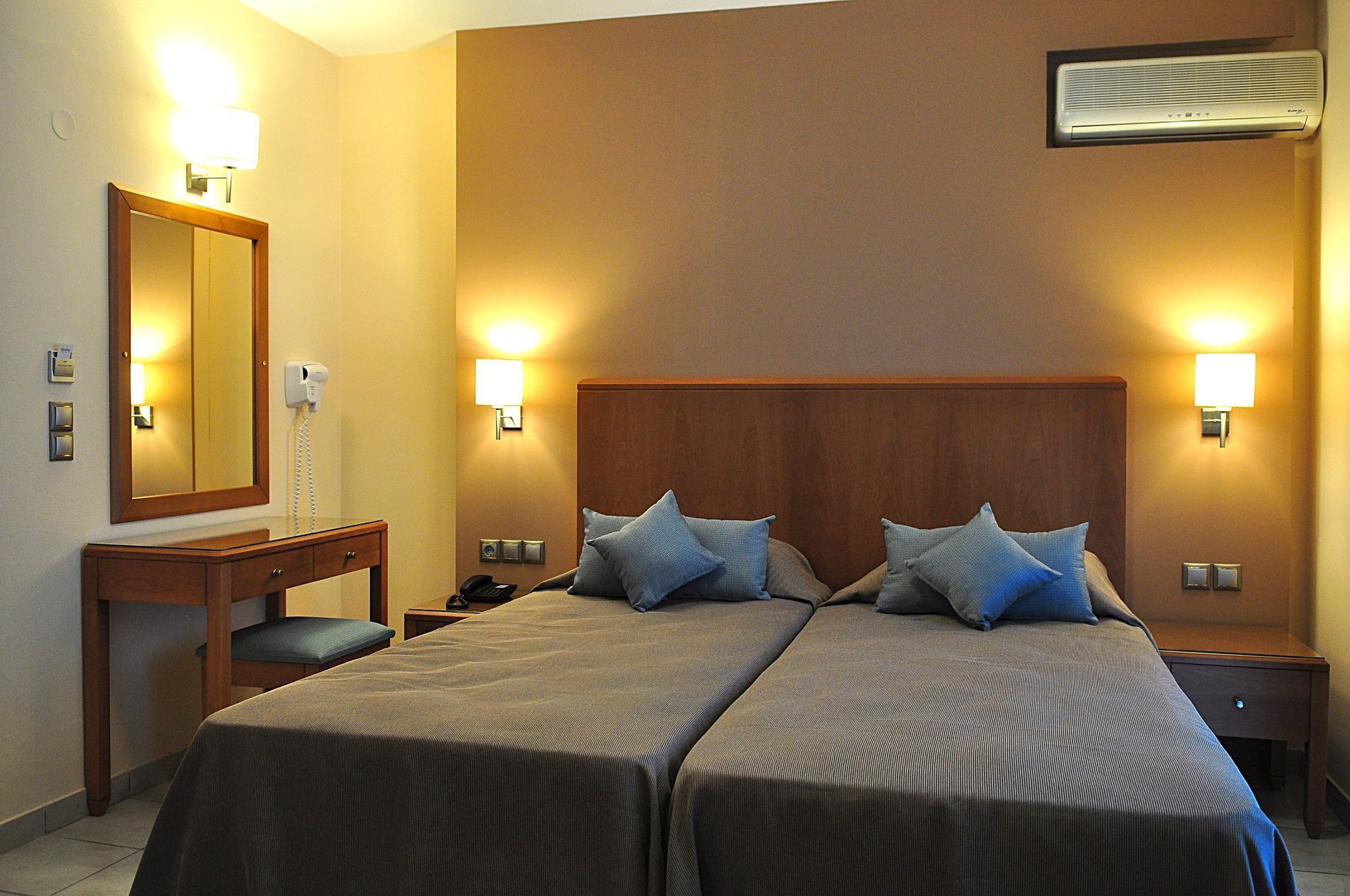 פסאלידי Sandys Studios Apartments And Log Villas מראה חיצוני תמונה