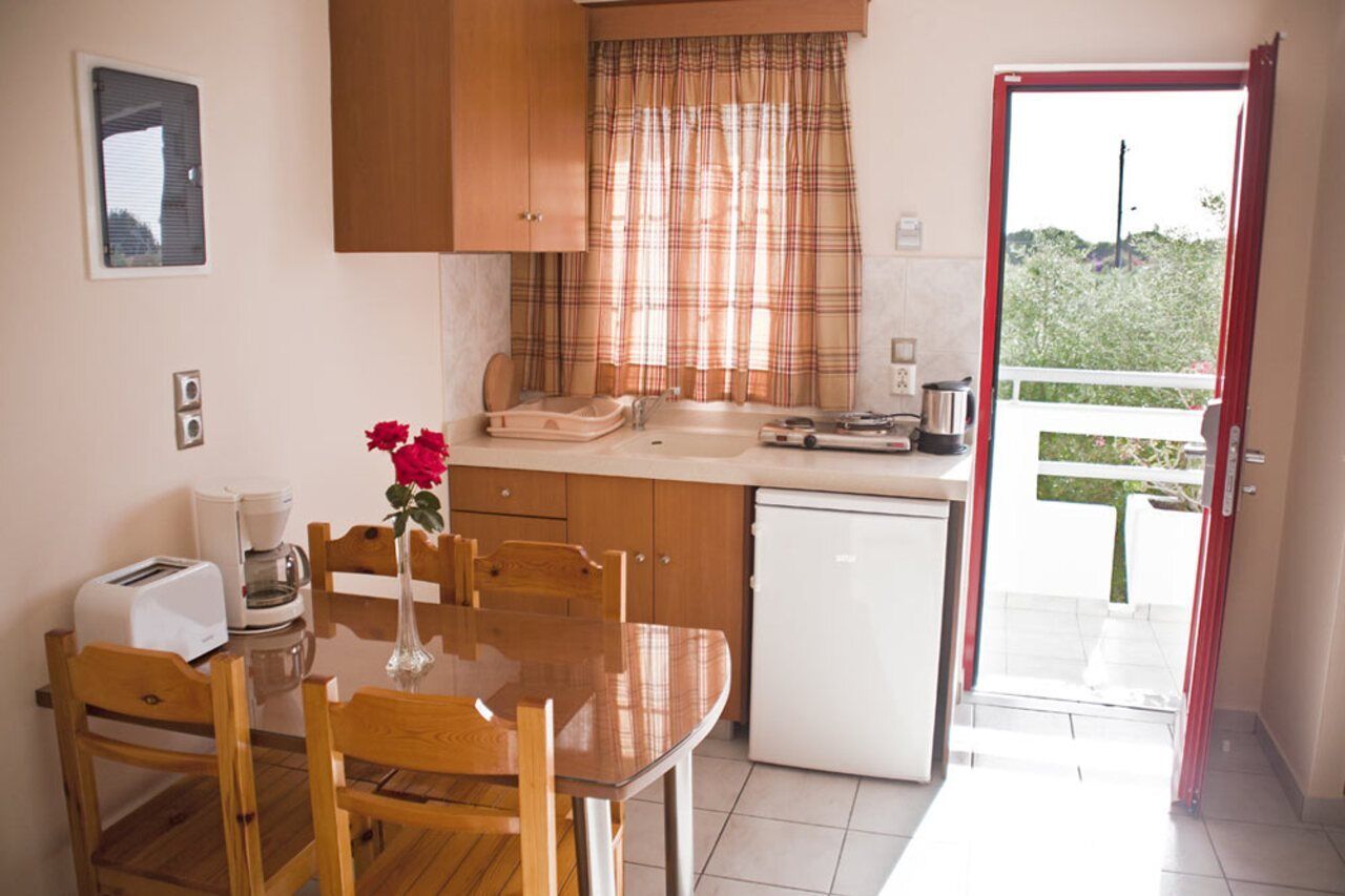 פסאלידי Sandys Studios Apartments And Log Villas מראה חיצוני תמונה