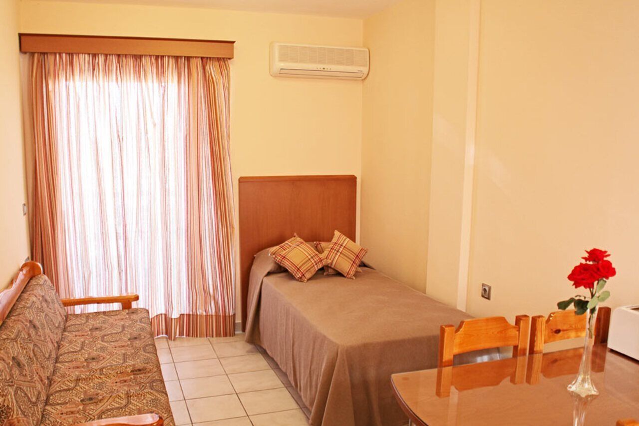 פסאלידי Sandys Studios Apartments And Log Villas מראה חיצוני תמונה
