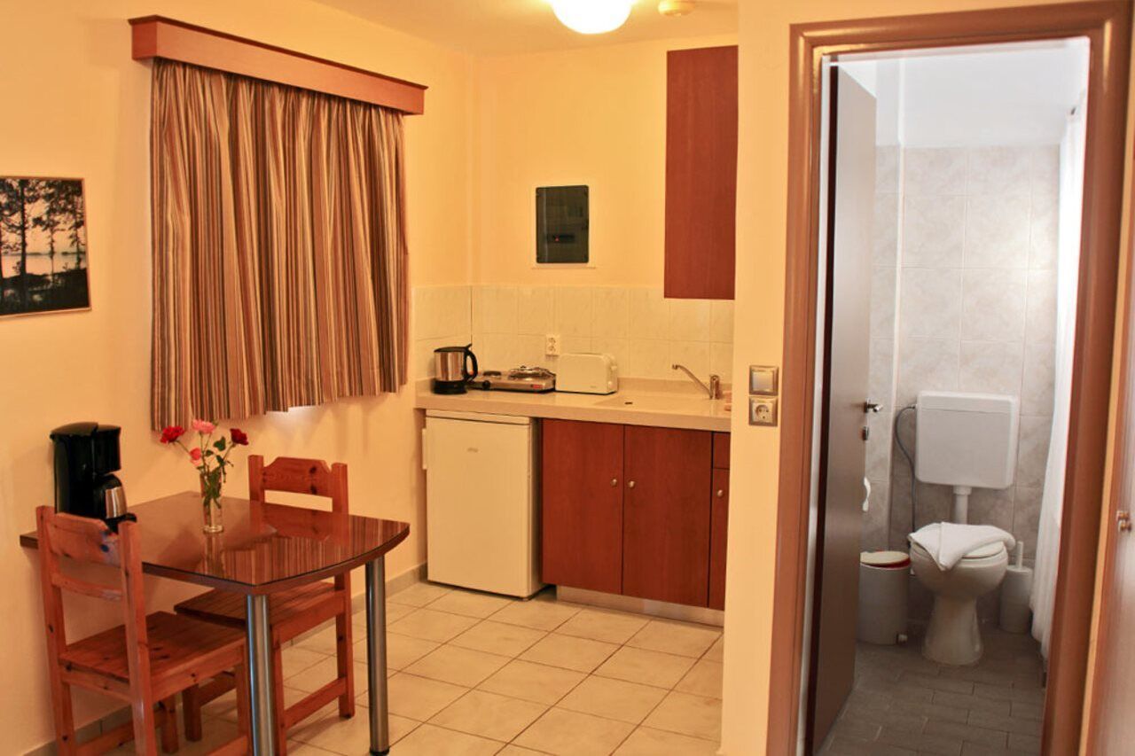 פסאלידי Sandys Studios Apartments And Log Villas מראה חיצוני תמונה